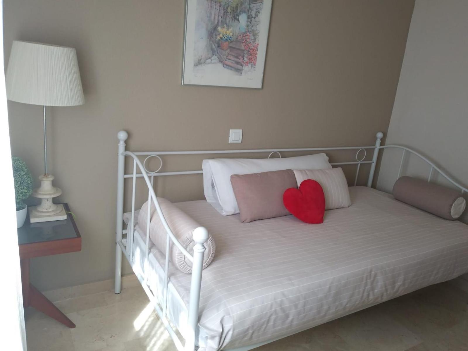 Jardin De La Yedra Guest House กาเซเรส ภายนอก รูปภาพ
