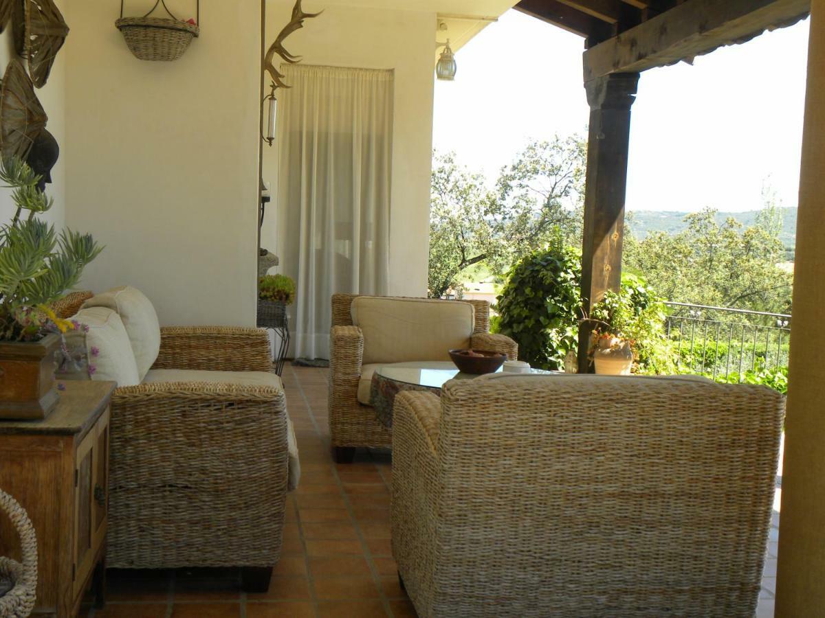 Jardin De La Yedra Guest House กาเซเรส ภายนอก รูปภาพ